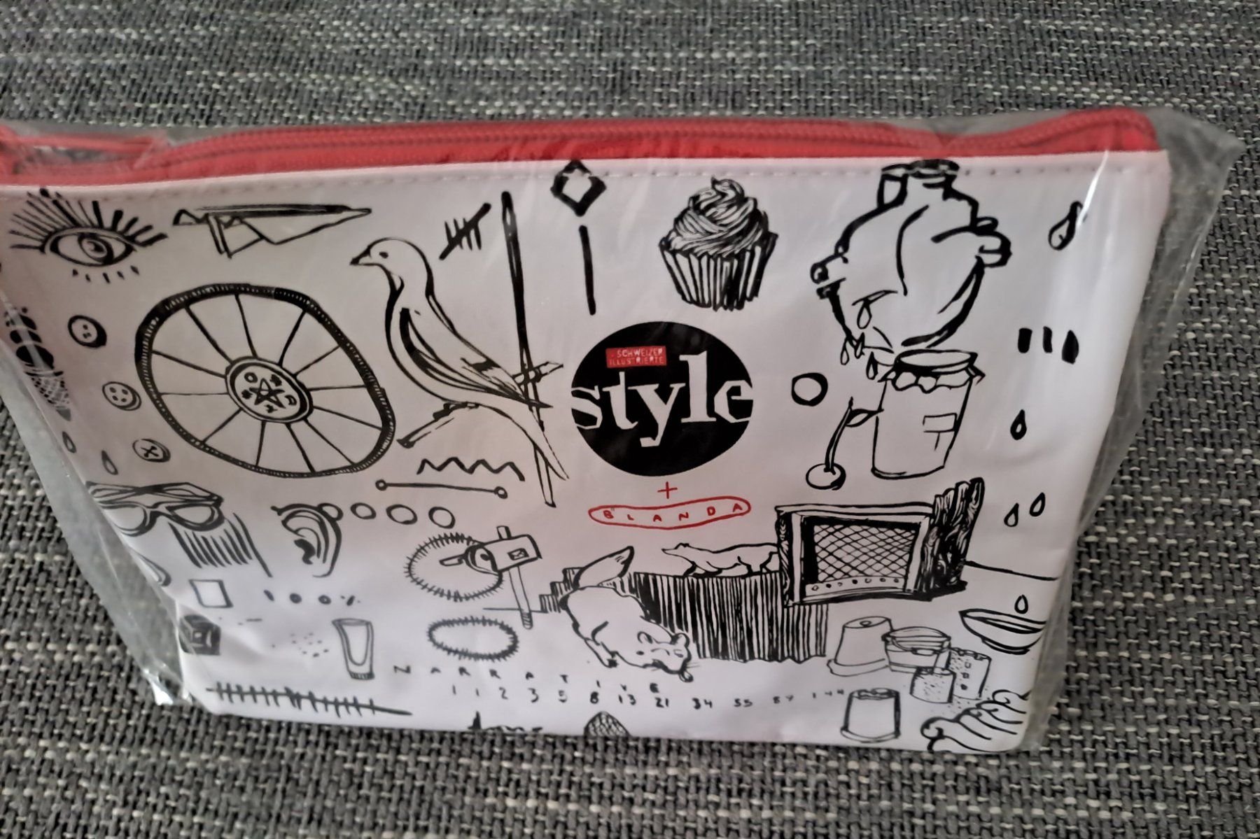 Autres vêtements & accessoires: Style-Etui Schweizer Illustrierte – Neuf avec emballage d'origine à Feuerthalen par kigo87 1