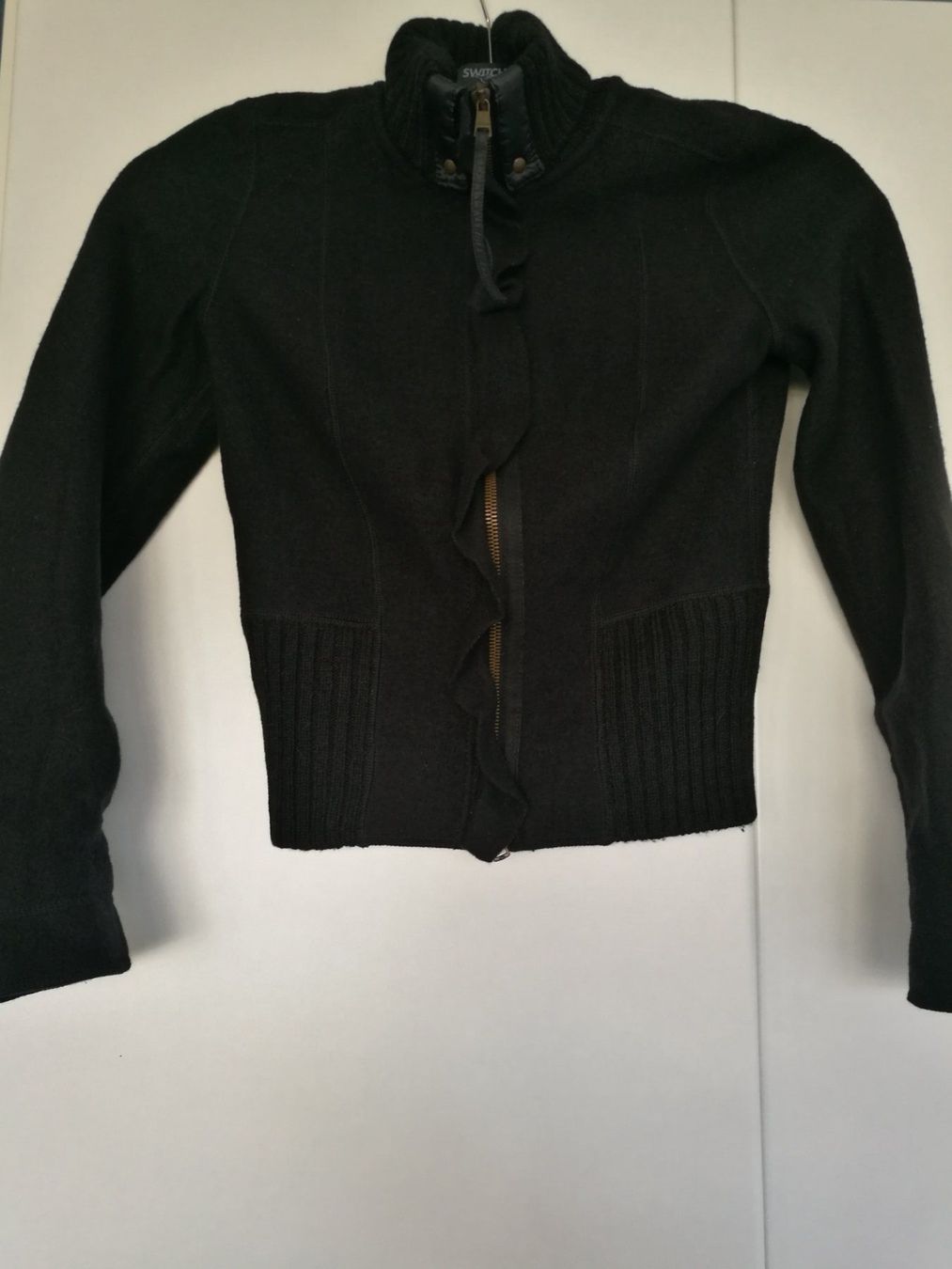 Marc Cain Maglioni & Felpe: Marc Cain Cropped Pullover / Jäckchen 34 – Usato da Bern venduto da M.J.R.