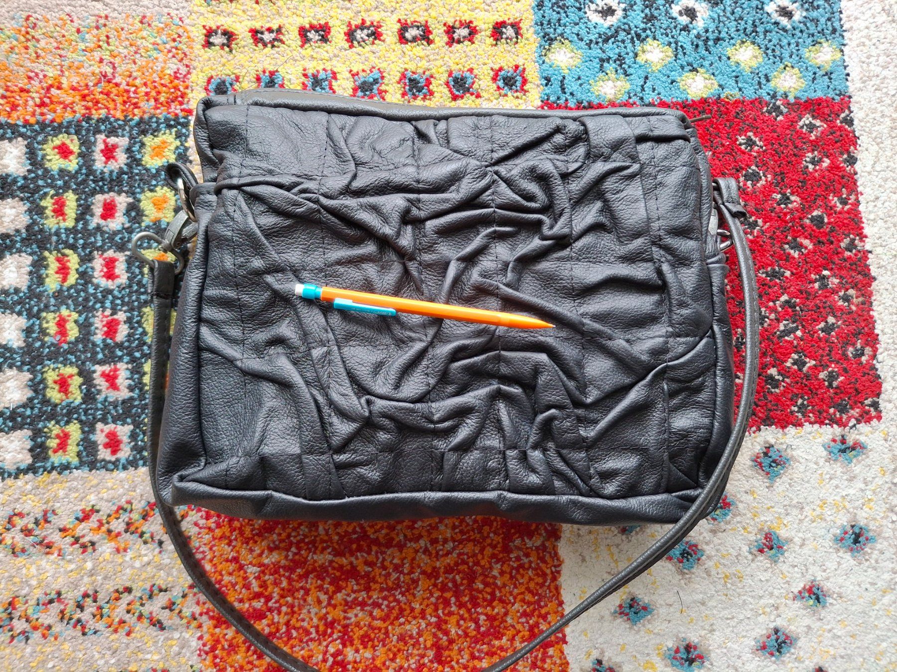 Taschen für Damen: Schwarze Leder Umhängetasche geräumig – Neu (gemäss Beschreibung) aus Bellikon von MellonCollieMitTwint 1