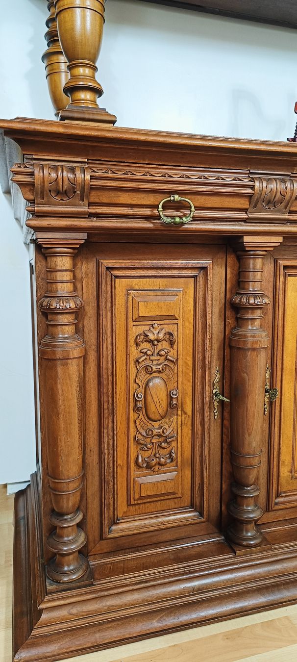 Credenze: Antikes Buffet 1870 Jahr – Usato da Steffisburg venduto da ZeitReise_ 2