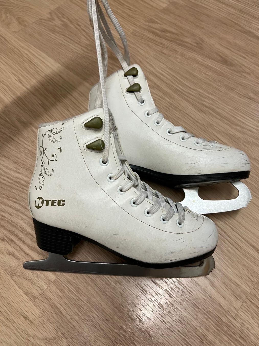 Pattini da ghiaccio: Eiskunstlaufschuhe K-TEC weiss Grösse 35 – Usato da Sargans venduto da magico_lazio
