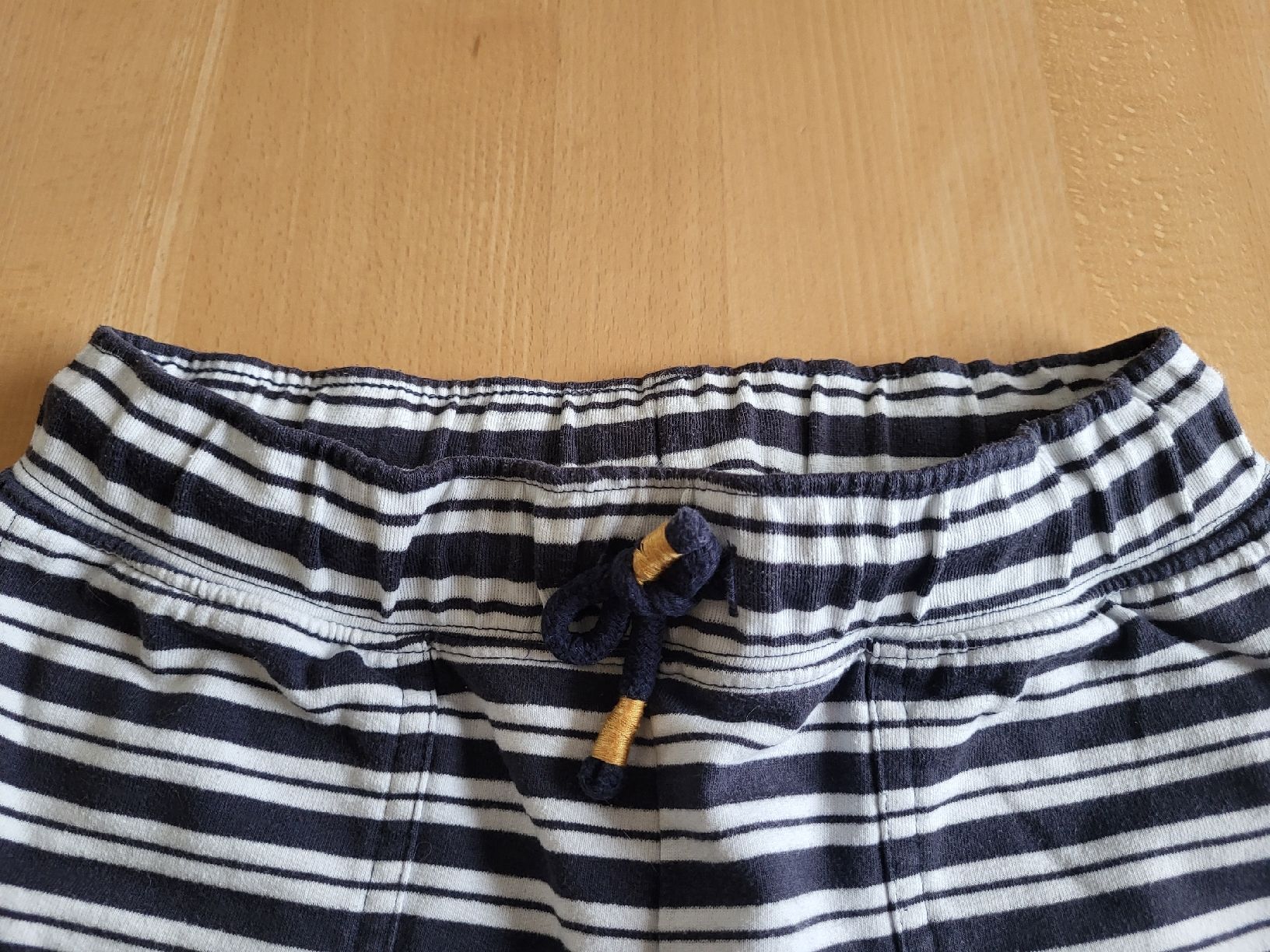 Vertbaudet Pantalons: Vertbaudet kurze Hose Gr. 152 – D'occasion à Dürrenäsch par DanaW01 1