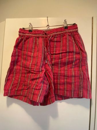 Short rouge à rayures noir et blanc - taille 36 - neuf