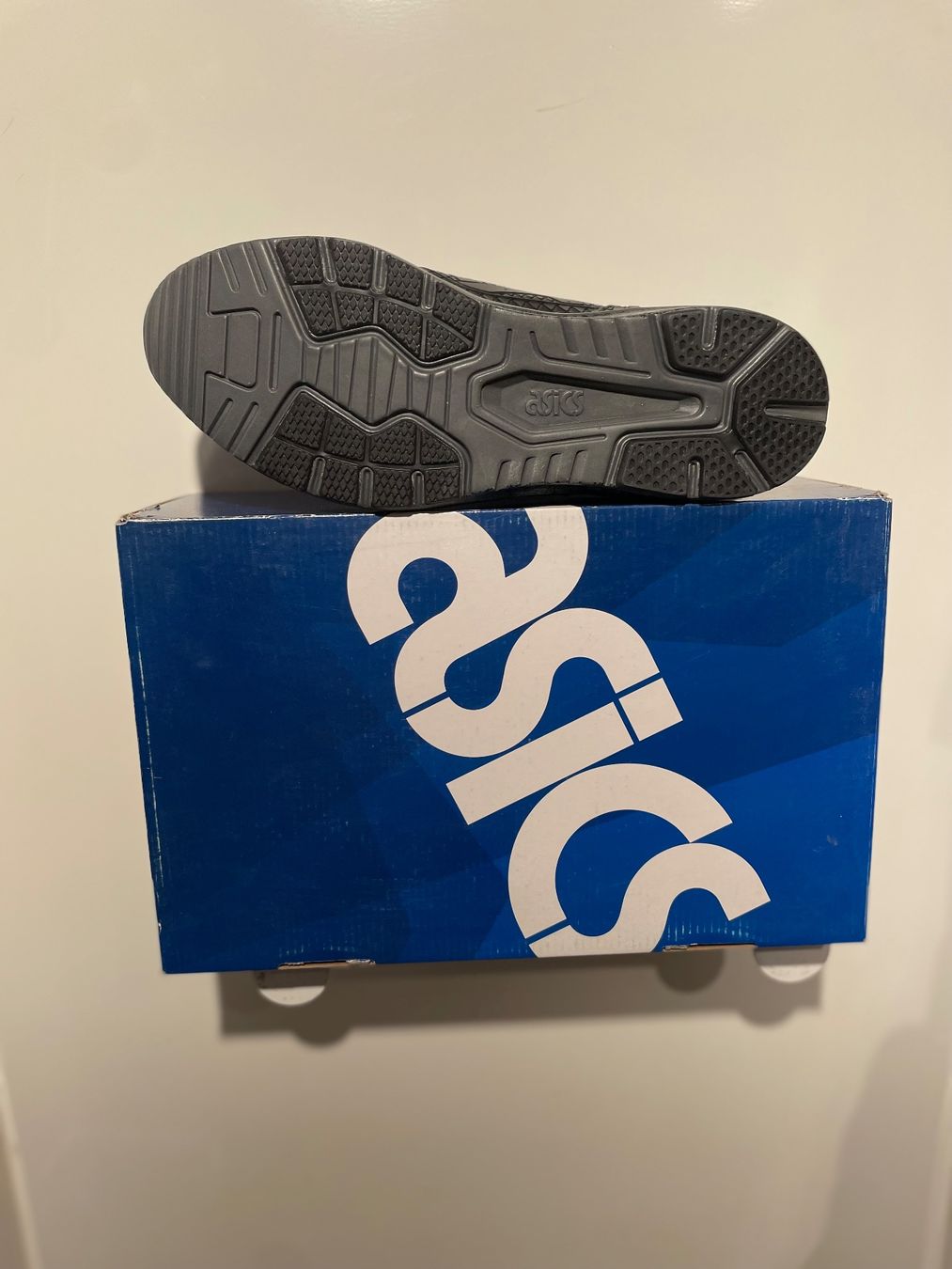 Asics Herrenschuhe: ASICS MEN      GRÖSSE 44      INNENSOHLE  28 CM – Neu und originalverpackt aus Zürich von LIQUIDATOR.CP 1