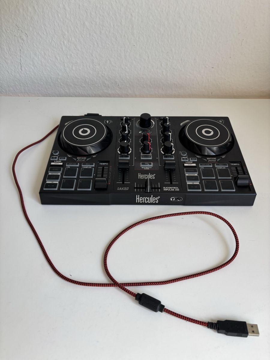 Hercules Console di mixaggio: Hercules DJControl Impulse 200 for sale – Usato da Zürich venduto da Dim777 1