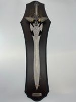 Schwert mit Drachenmotiv