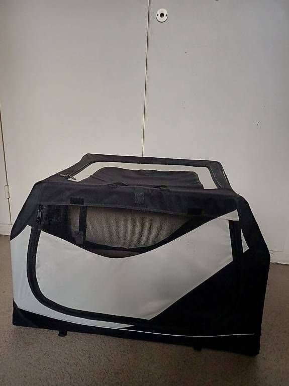Käfige, Transport & Sicherheit: Hundebox für Auto oder Zuhause – Gebraucht aus winterthur von Sabrina2088 1