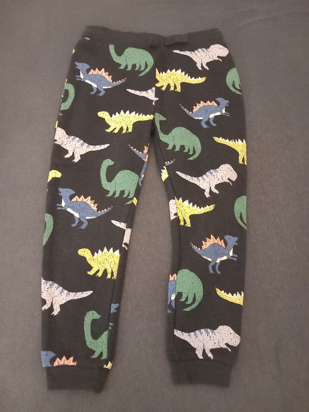 Pantaloni: M&S Kinder Jogginghose mit Dinos Grösse 110  – Usato da Zürich venduto da ann_6j7t 2