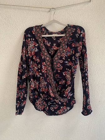 Bluse mit Blumenmuster (Hollister, Grösse M)