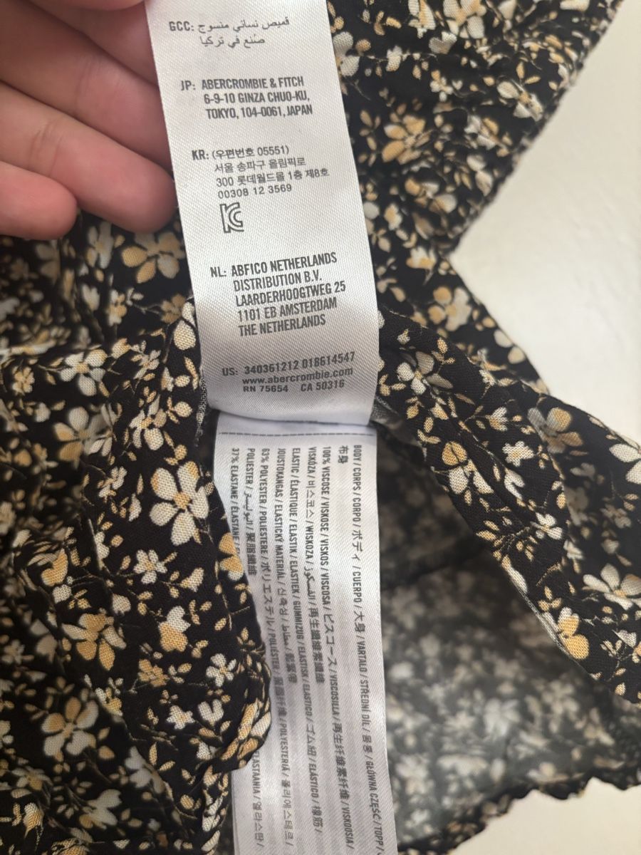 Hollister Top: Hollister Blümchen Top Gr M  – Nuovo (secondo la descrizione) da Biel-Benken BL venduto da frauvomfluss 2