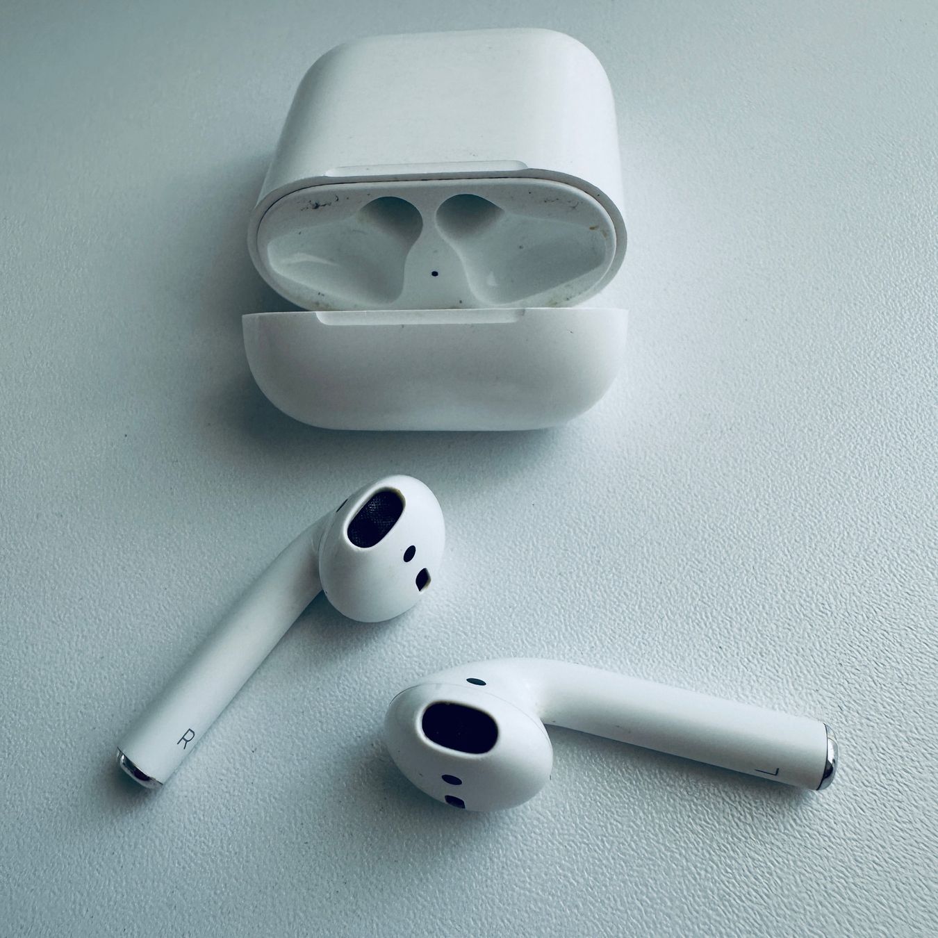 Apple Cuffie: Original Apple AirPods 2 Kopfhörer Wireless Lightning Kabel – Usato da Basel venduto da MY.AIRPODS.SHOP 2