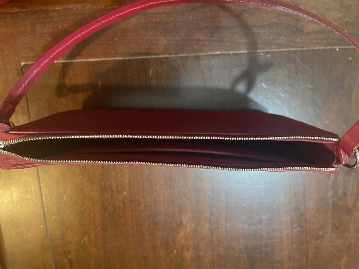 Borse da donna: Sac Louis Vuitton Pochette Accessoires Épi Rouge – Usato da GENEVE venduto da Myrtille8 4