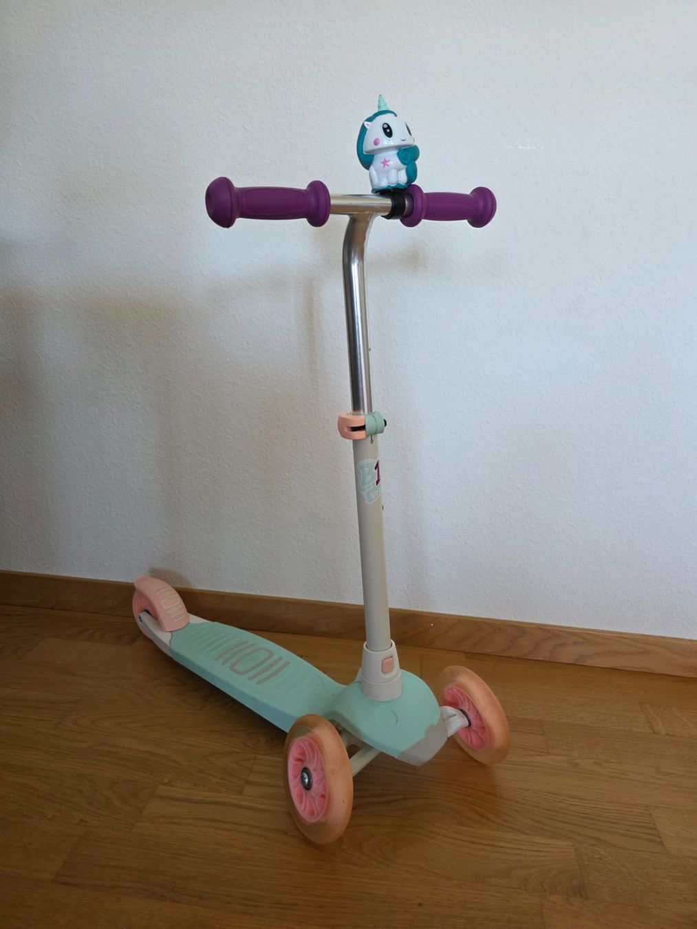Decathlon Veicoli per bambini: Oxelo B1 500 Kinder-Trotti mit Leuchtrollen – Usato da Zürich venduto da flo_xm7y 2