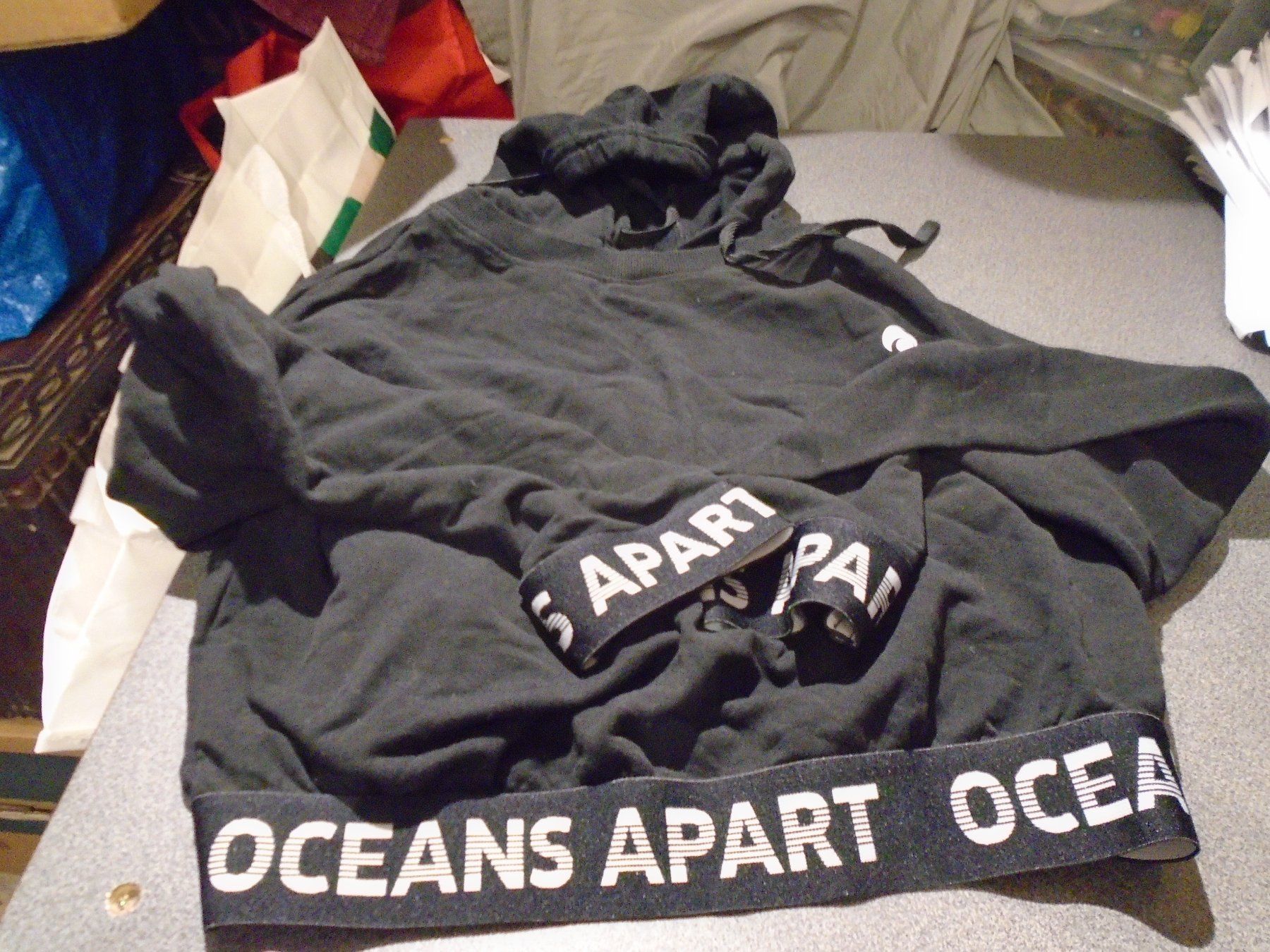 Oceansapart Pullover & Sweatshirts: Kapuzenpullover Grösse S, Oceans Apart, schwarz – Gebraucht aus Zürich von Motzkuh