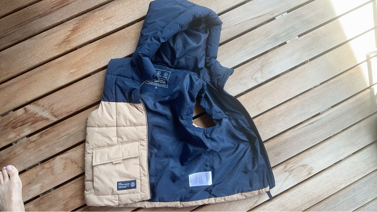 Altro abbigliamento per bambino: Steppweste mit Kapuze Grösse 140 gebraucht – Usato da Uster venduto da fam_z8zj