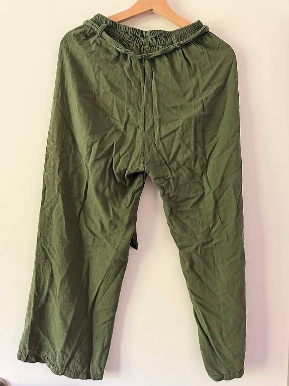 Pantaloni: Leinenhose olivegrün – Usato da Tägerwilen venduto da lea_vs97 1