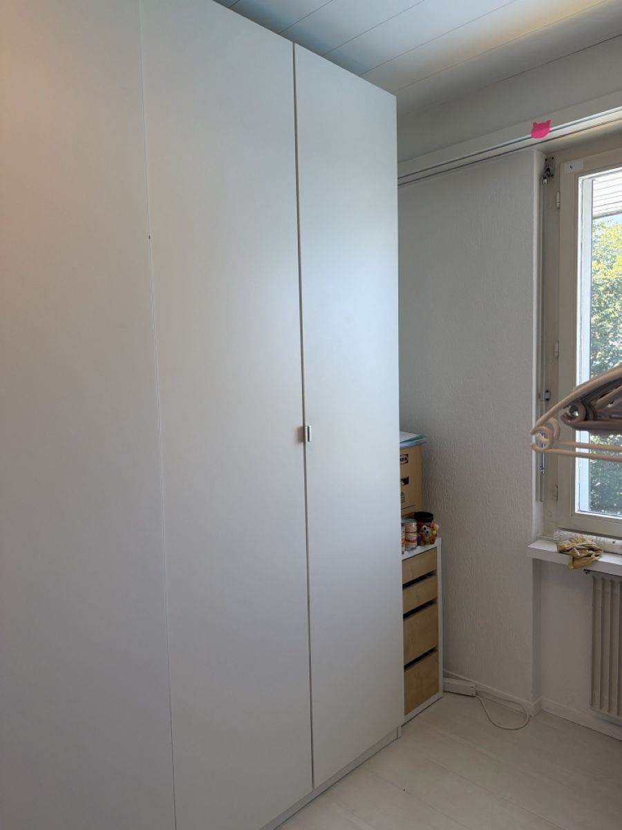 Armadi: IKEA Pax 100cm x 58 cm x 236cm – Difettoso da Oberrohrdorf venduto da Mariann79