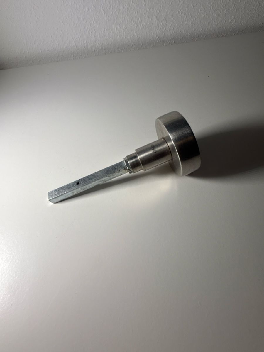 Quincaillerie: Metallgriff mit Vierkantstift rund gebraucht – D'occasion à Steffisburg par mar_cf2f 2