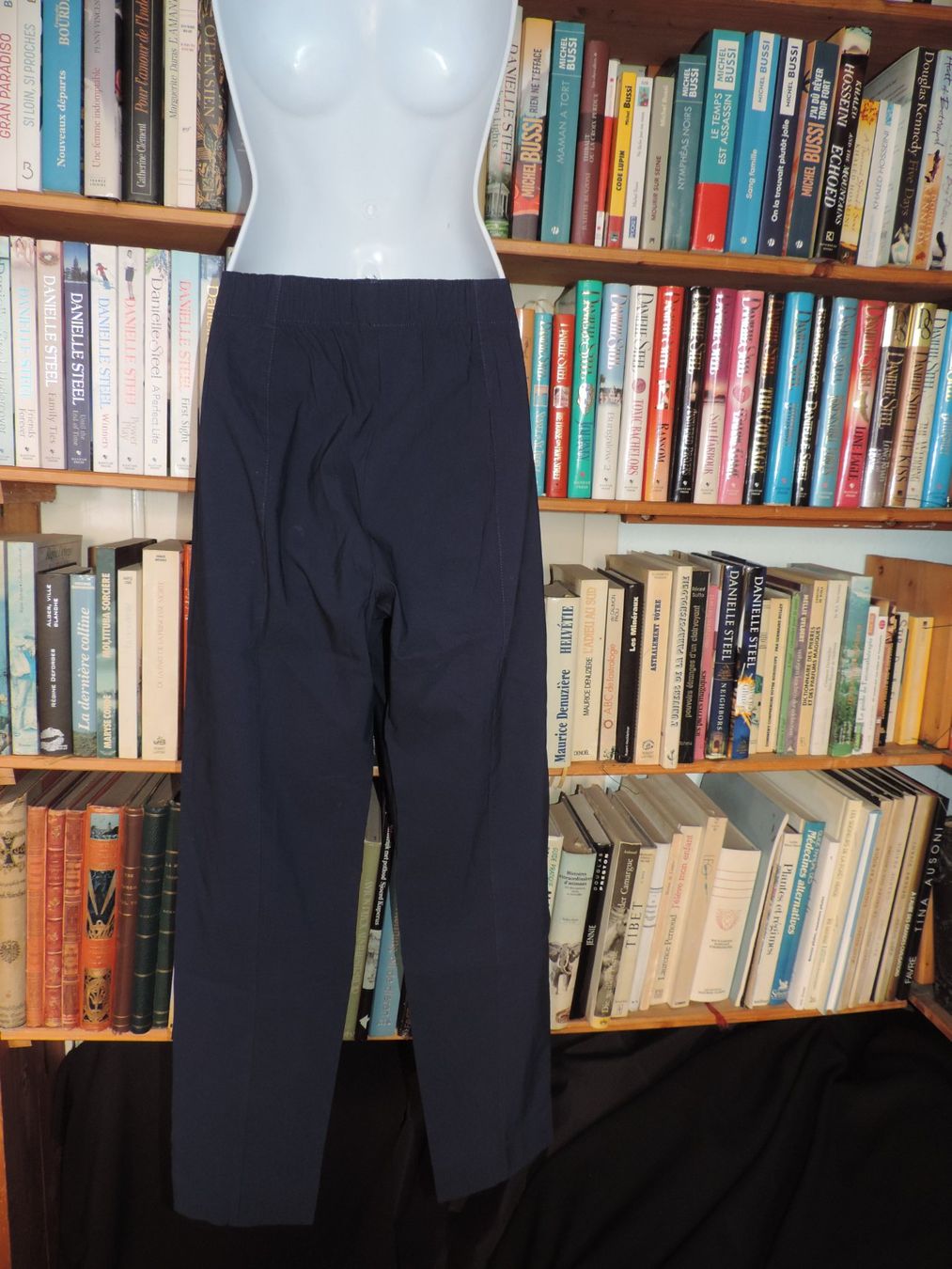 Pantaloni: pantalon stretch bleu marine – Usato da Genève venduto da Axelle333 8