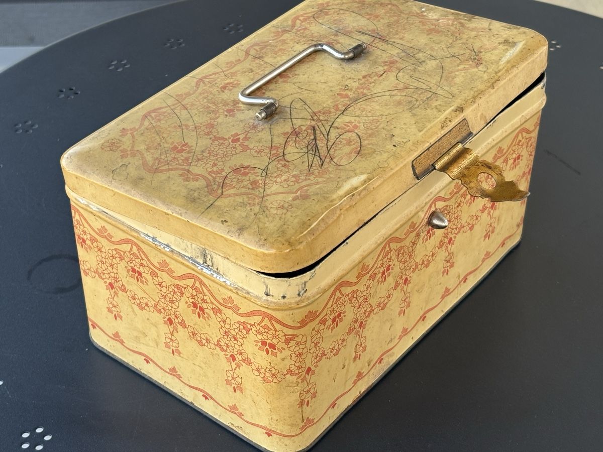 Dosen: Ancienne boîte  – Gebraucht aus Lausanne von pabernard 4