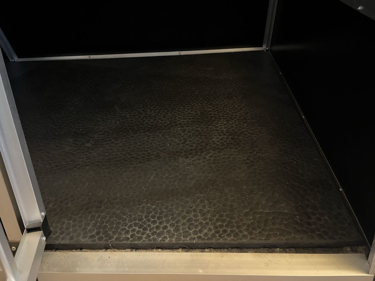 Gabbie, trasporto & Sicurezza: Grosse Hundebox mit Matte – Usato da Rifferswil venduto da Nena011 3