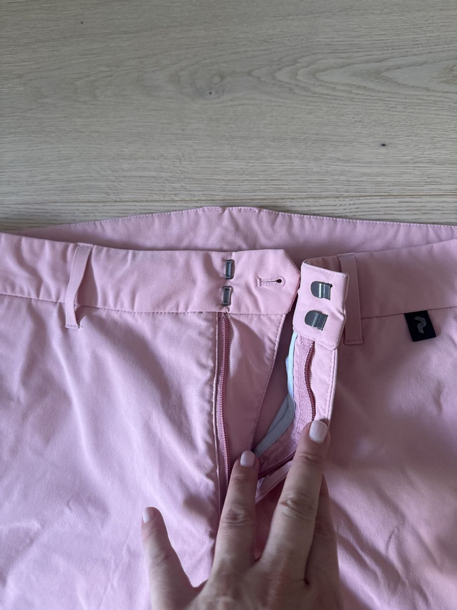 Peak Performance Pantaloni: Peak Performance Shorts Rosa – Usato da Hergiswil NW venduto da Mroizo8 1