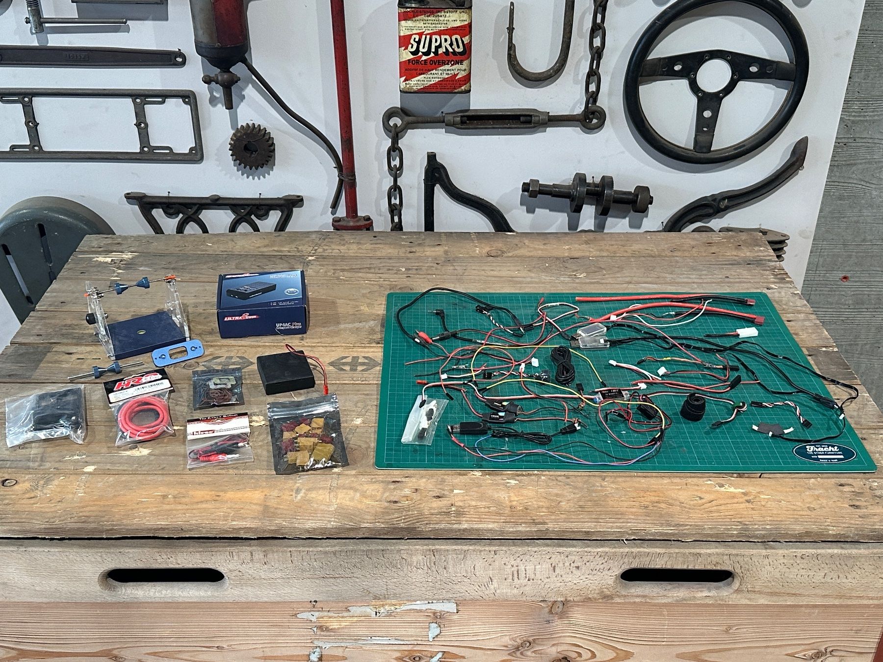 RC Kits de montage: RC Modellbau Teile Konvolut – D'occasion à Luzern par Fracht-Design