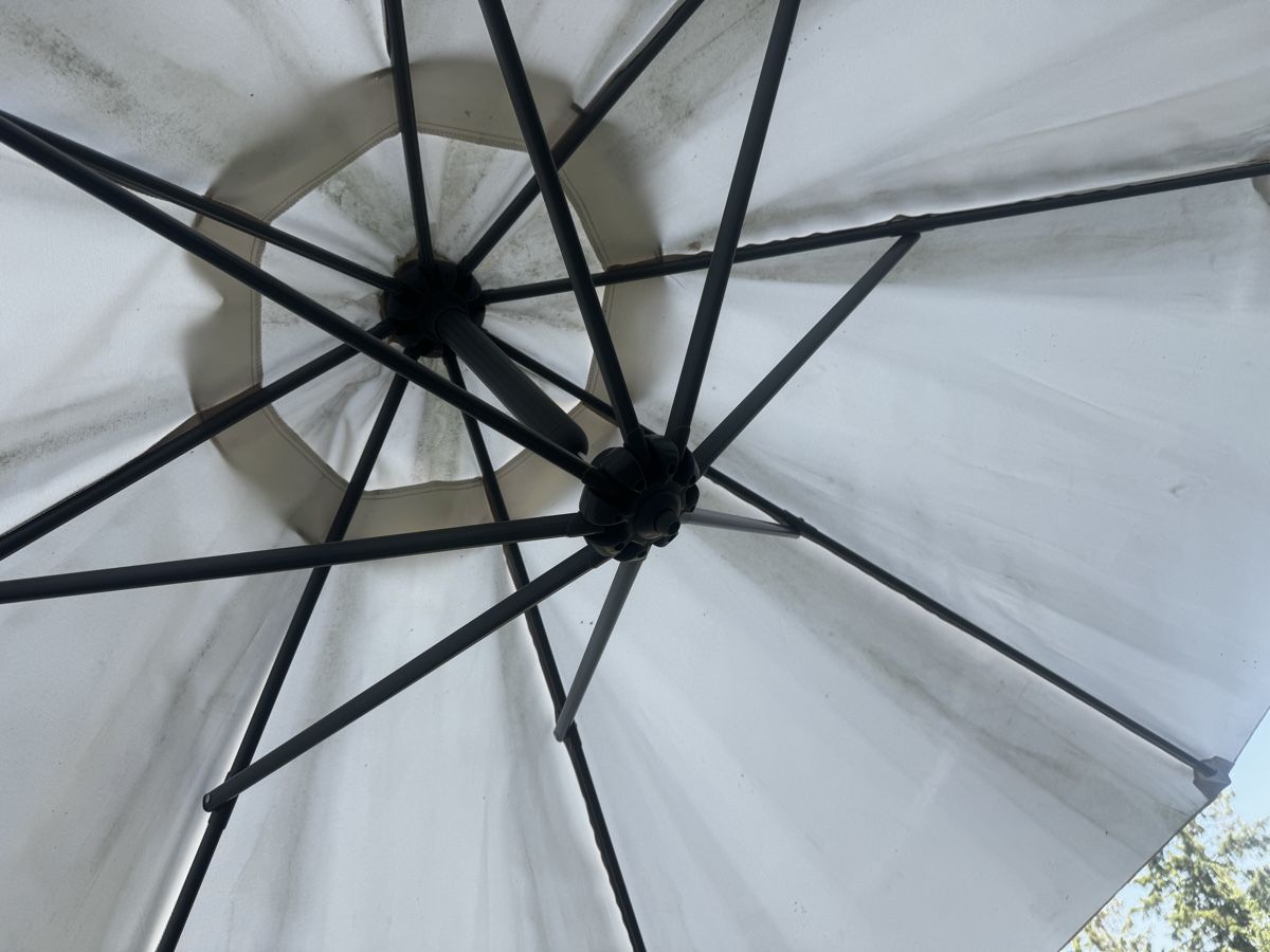 Parasols: Sonnenschirm Hängeschirm weiss mit Plattenständer – D'occasion à Basel par bau_6tk8 3