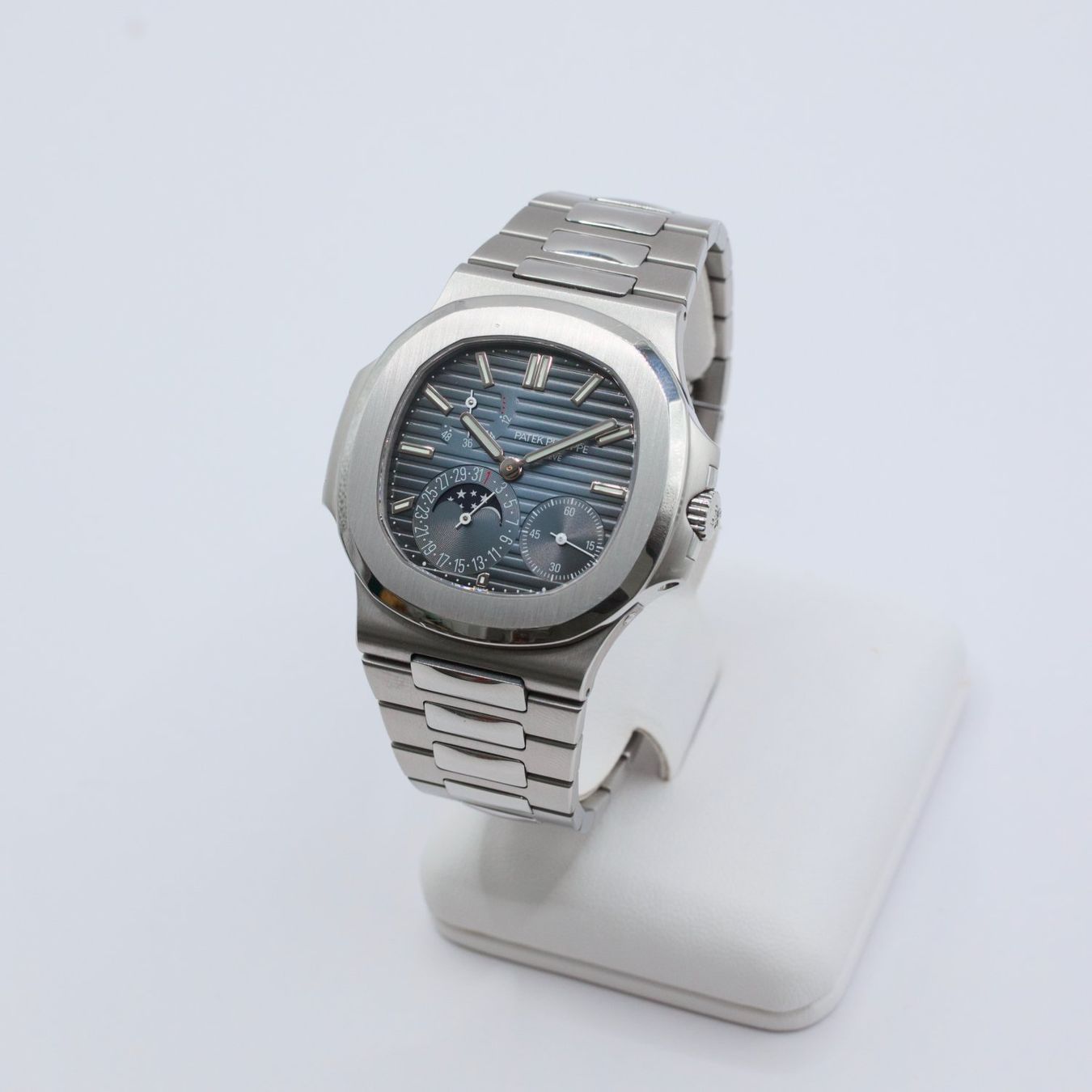Patek Philippe Orologi: Patek Philippe Nautilus - 5712/1A - Full set 2020 – Usato da Lausanne venduto da Tawatch 1