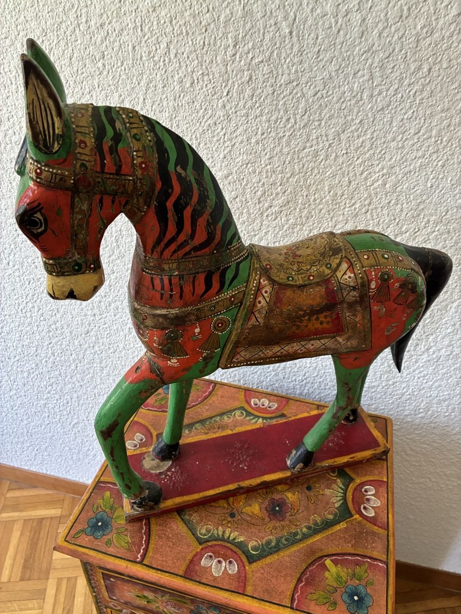 Statuette: Radjasthan Inde cheval en bois de procession – Usato da St-Aubin-Sauges venduto da asianart