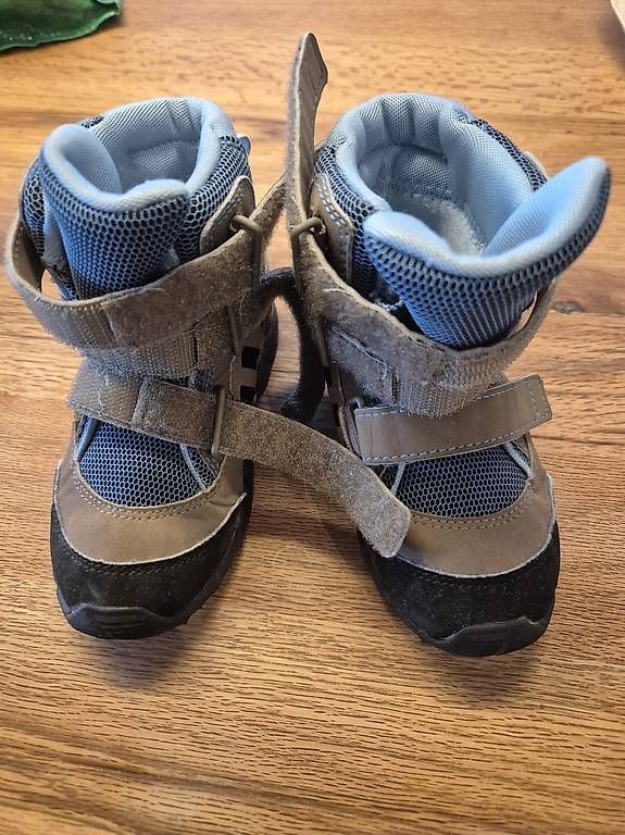 Adidas Schuhe für Jungen: Original Adidas Kinder Winterschuhe – Gebraucht aus Koppigen von abu_5syv
