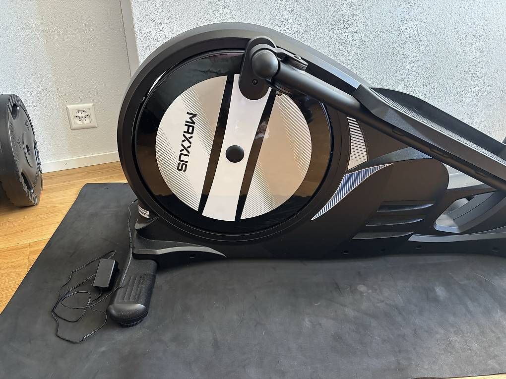 Maxxus Vélos d'appartement: Crosstrainer Maxxus  CX 3.0 – D'occasion à Horgen par Corinna.Laura 1