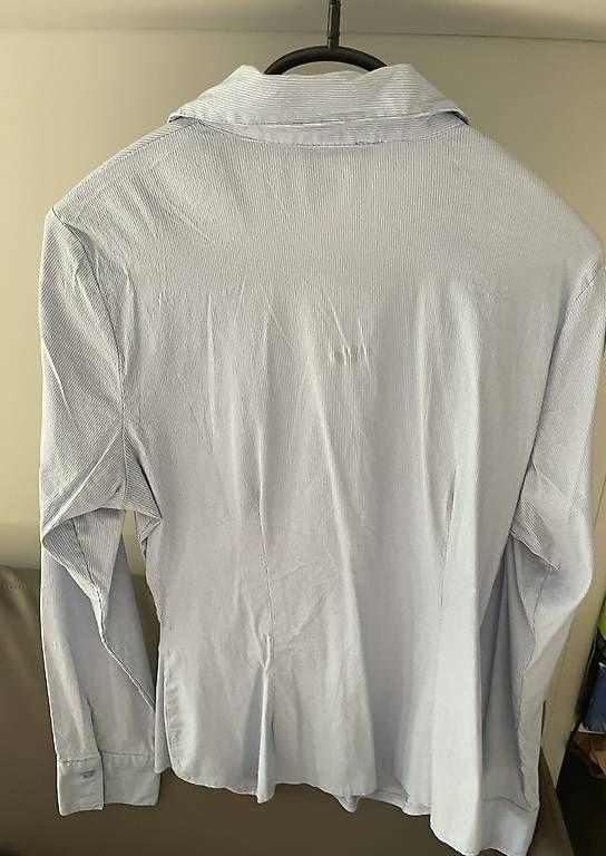Camicette: Camicia azzurro chiaro a righe sottili bianche   – Usato da Locarno venduto da ste_8rjr 1