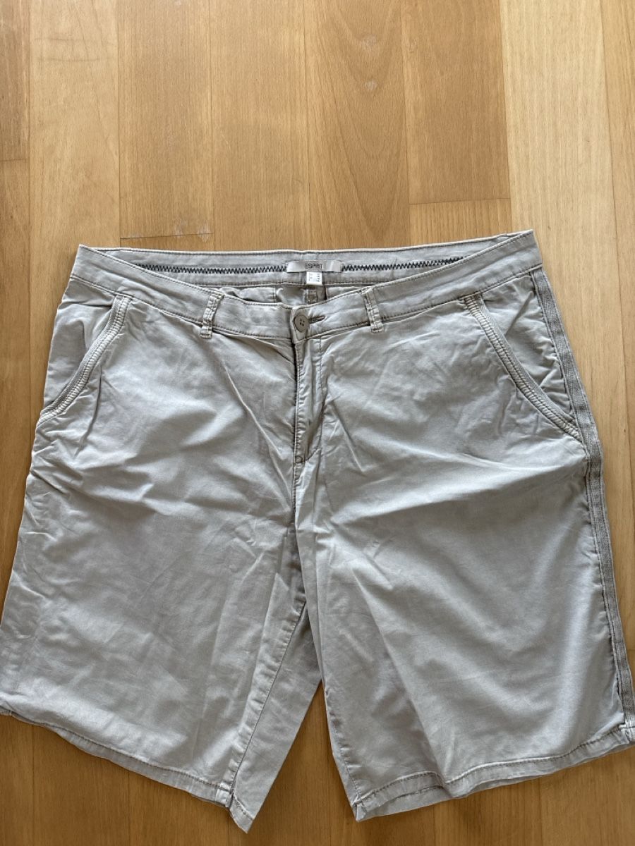 Esprit Pantalons: Shorts Esprit 42 – D'occasion à Oberrieden par Allesundanderes