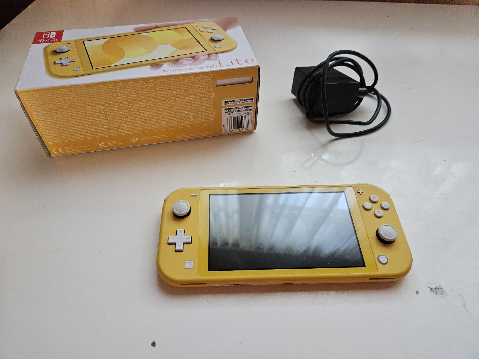 Nintendo Console: Nintendo Switch Lite Gelb komplett mit OVP Gebraucht – Usato da Sutz venduto da justinundfriends