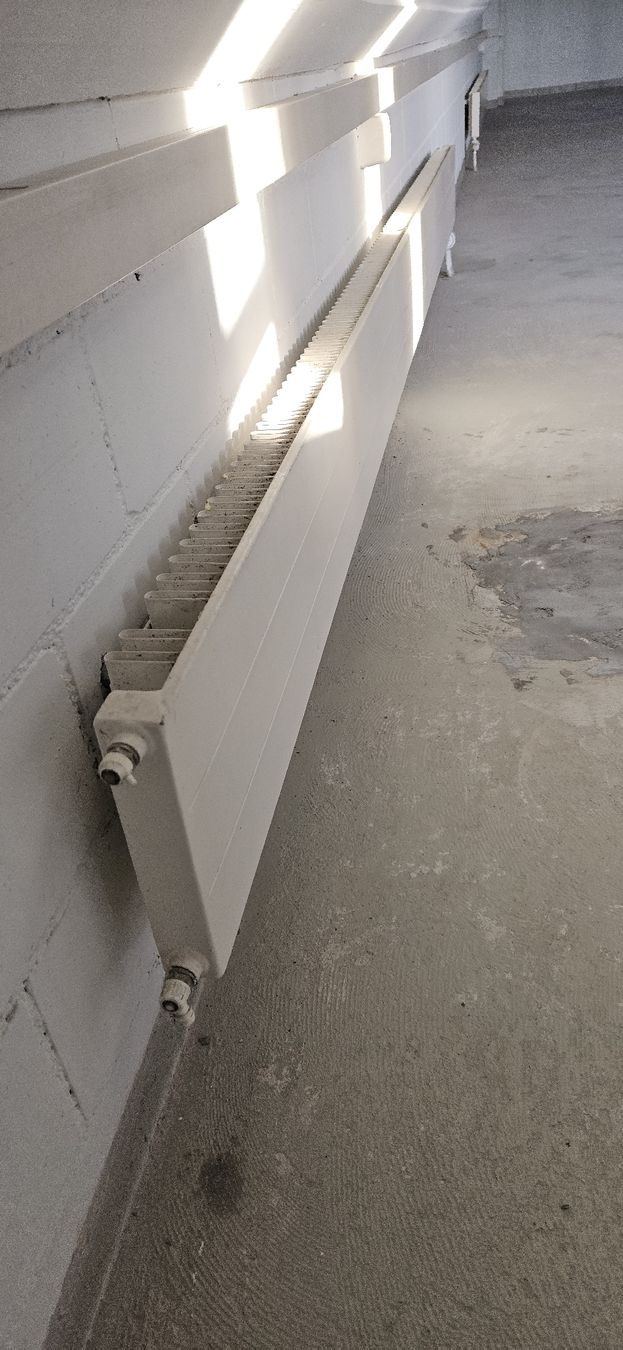 Radiatori: 3x Heizkörper Radiator 300cm Komplett – Usato da Nürensdorf venduto da salibeer 2