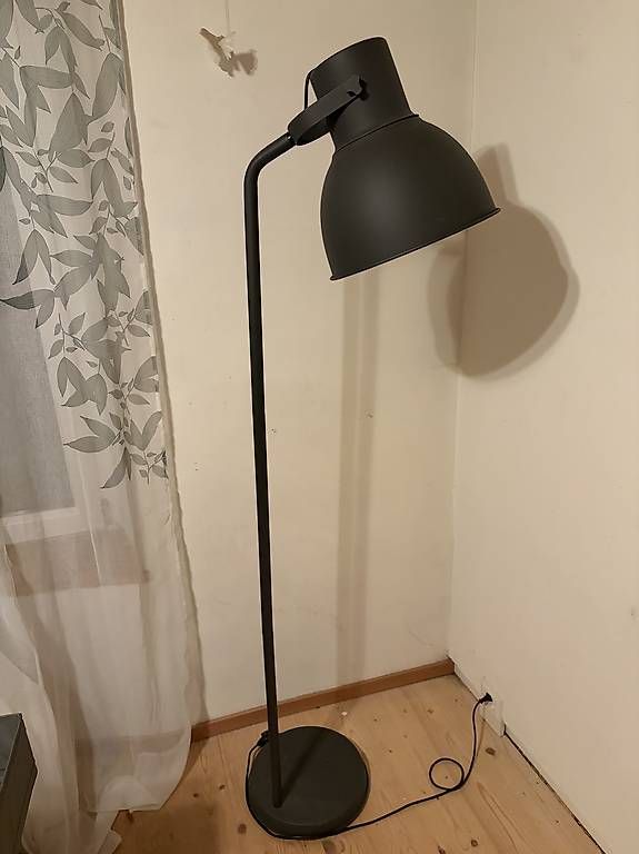 Lampade: Lampada da terra  – Usato da Tesserete venduto da ver_8yzw