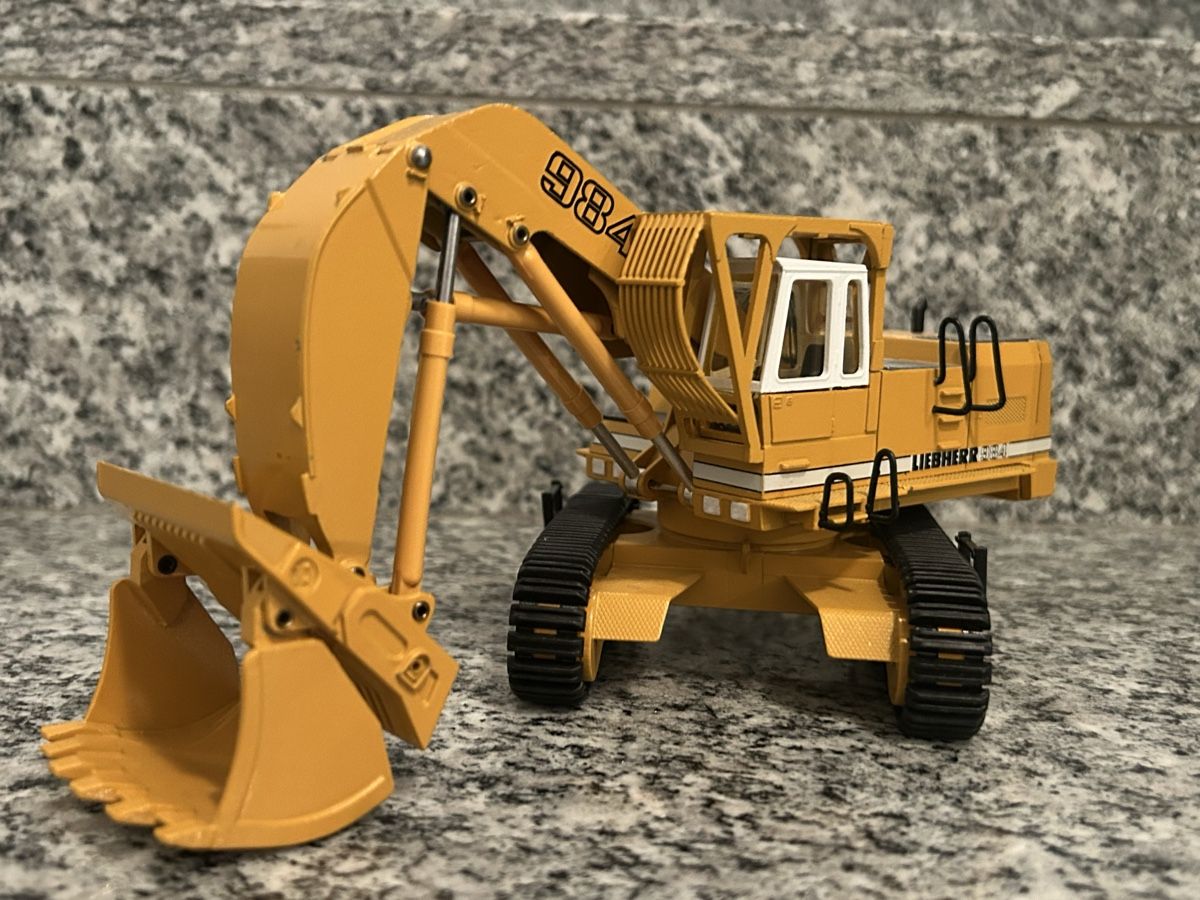 Conrad Modellbausätze & Standmodelle: Liebherr 984, 1:50 , Conrad – Gebraucht aus Horw von Tigercat635