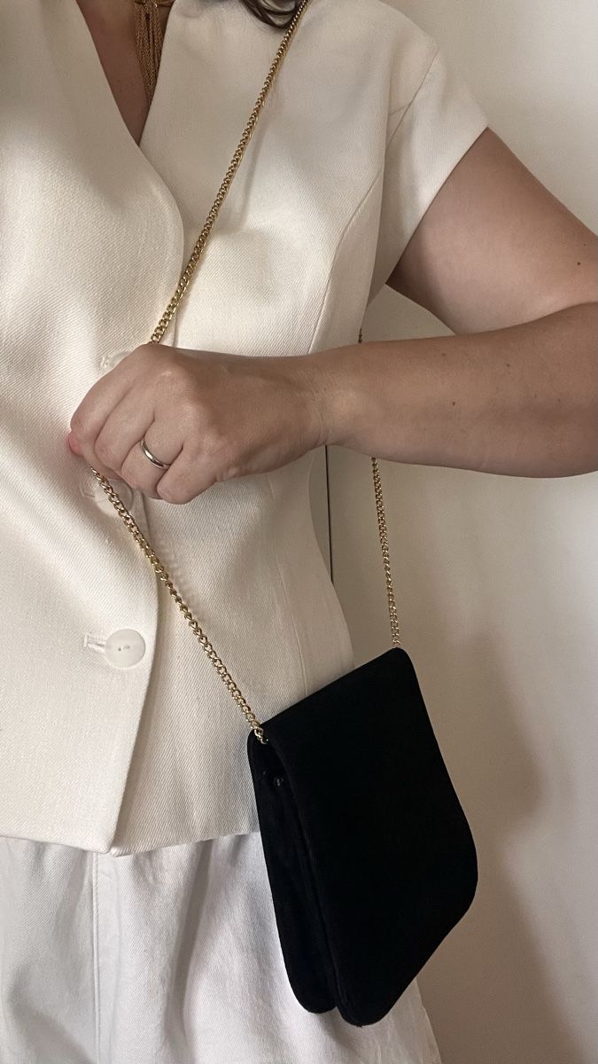 Borse da donna: Borsa a tracolla nera scamosciata con catena dorata – Usato da Lugano venduto da yul_fhg2 1