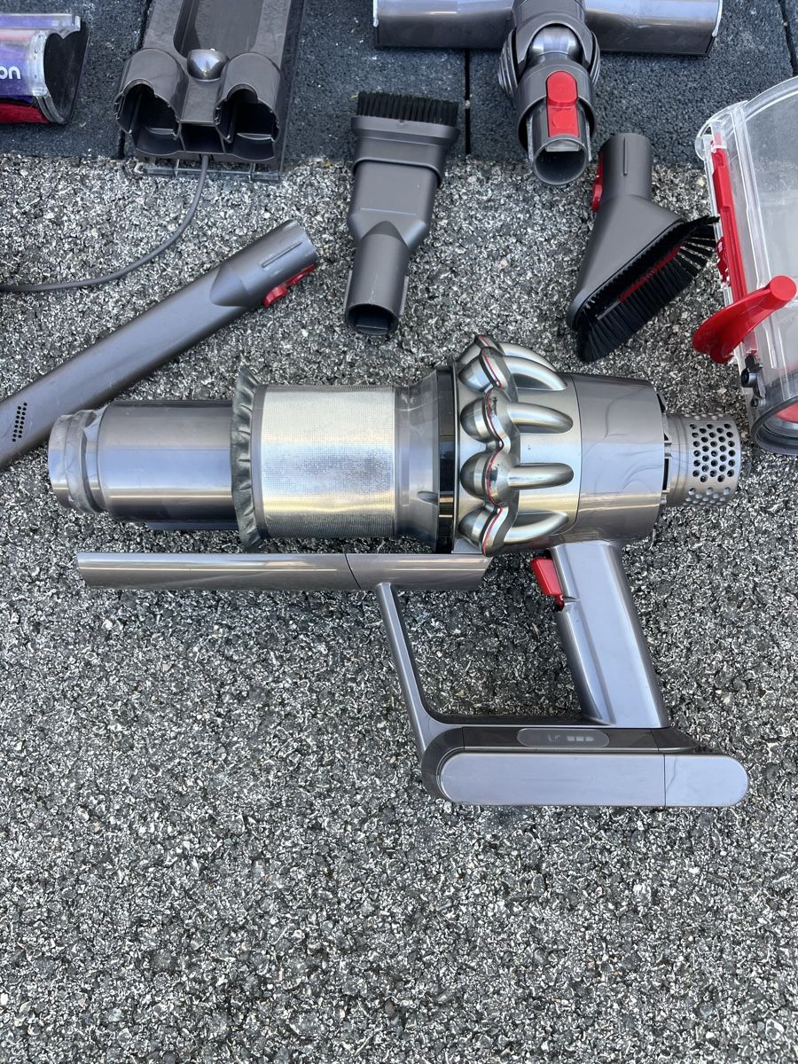 Dyson Aspirapolveri & Accessori: Dyson V10 – Difettoso da Cheseaux-sur-Lausanne venduto da emcy78 4