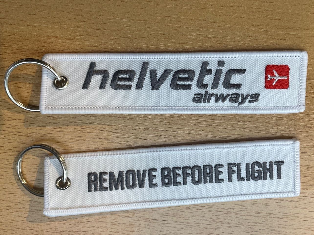 Portachiavi: 1 Schlüsselanhänger Helvetic Airways – Nuovo e nell'imballaggio originale da Hochfelden venduto da aviatikboerse_top