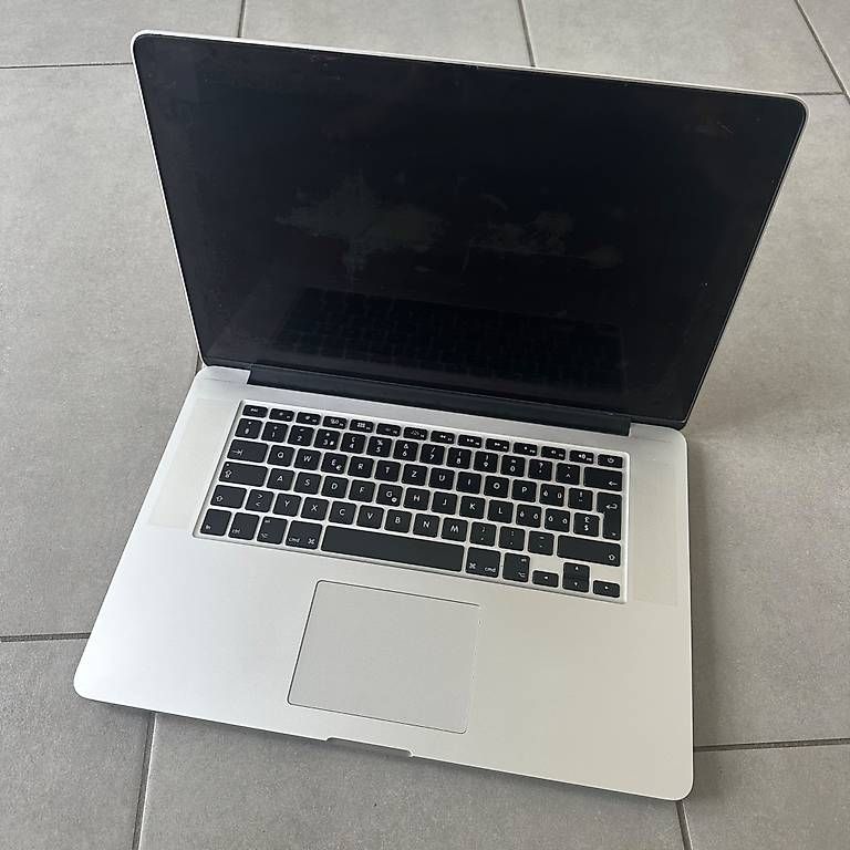 Apple Notebook: Apple MacBook Pro 15.4'' Retina mit Dicota Code Sleeve 15.'' – Usato da Aarwangen venduto da arimiak 1