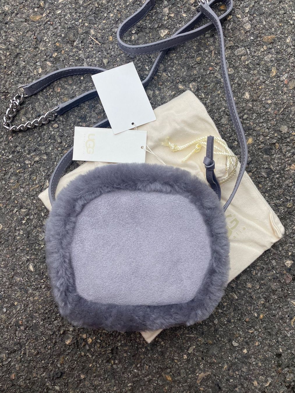 Ugg Borse da donna: Sac UGG Quinn Zip – Nuovo e nell'imballaggio originale da Orbe venduto da D-stockFactory-Orbe 1