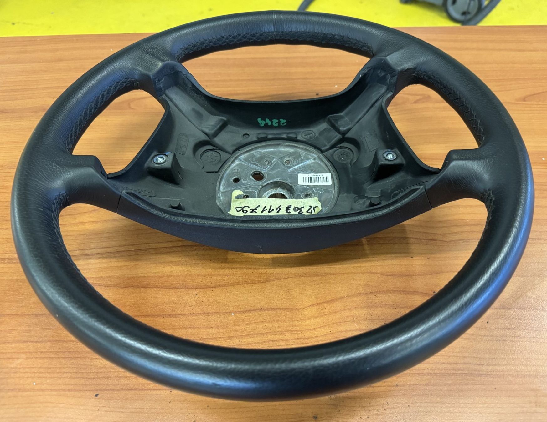 BMW Toutes les pièces auto: BMW X3 E83 Volant cuir 4 branches – D'occasion à Satigny par rfo59 4