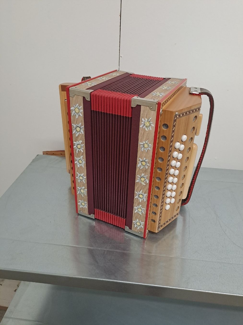 Strumenti musicali: Aemmentaler orgeli ton B  – Usato da Villeneuve venduto da BibiVintage 5