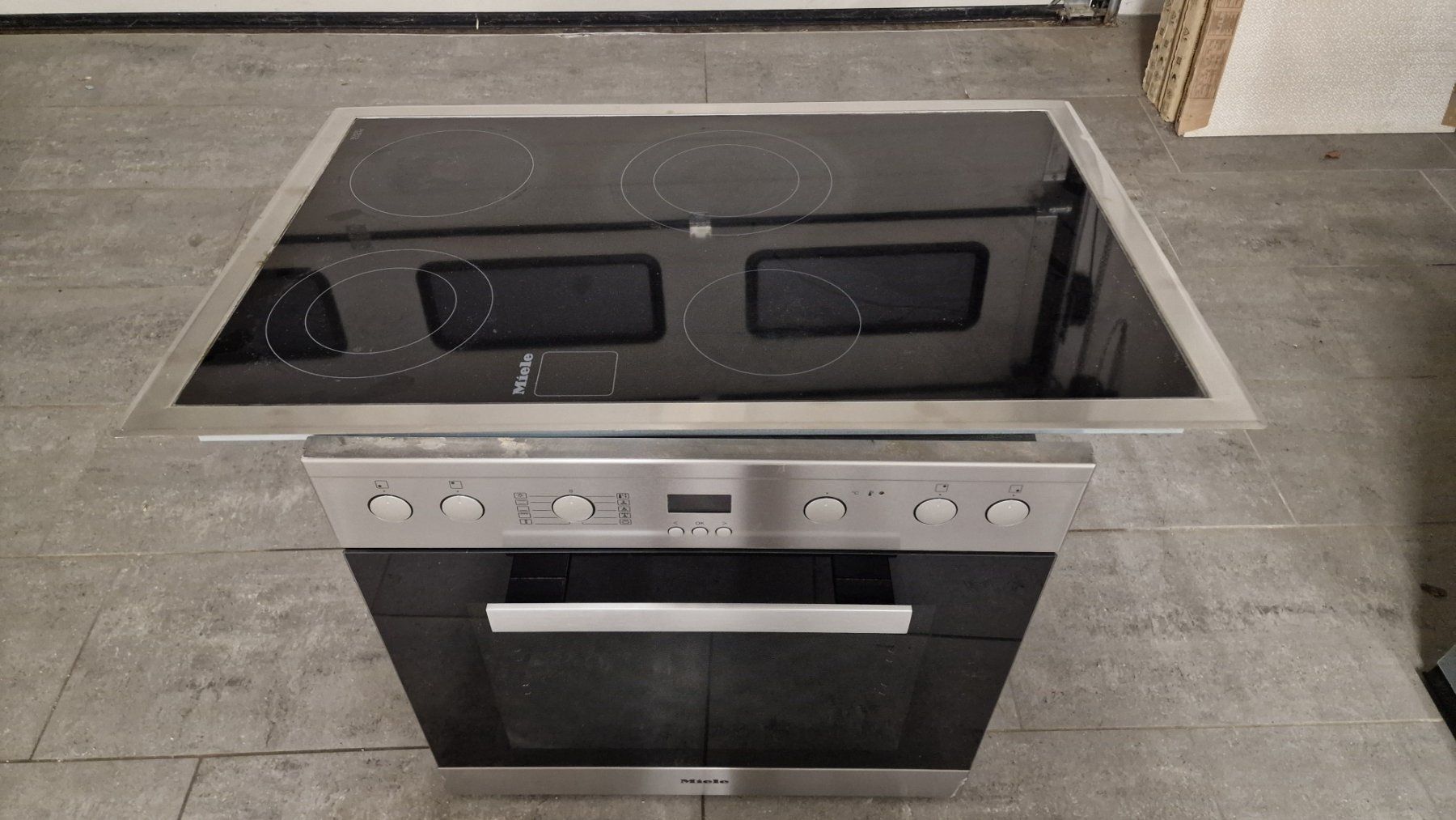 Miele Forni: Miele Backofen inkl. Kochfeld – Usato da Illnau venduto da online-kuechen 1