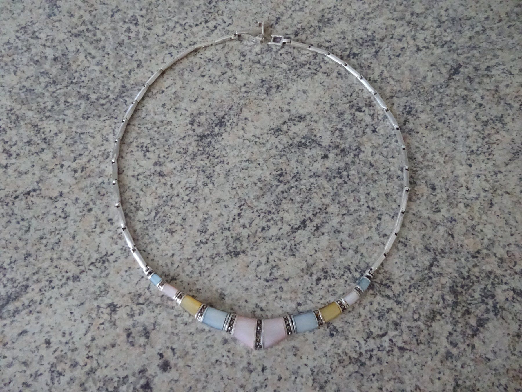 Catenine: Halskette Silber / Collier Pastell – Usato da Esslingen venduto da FetteSchnecke