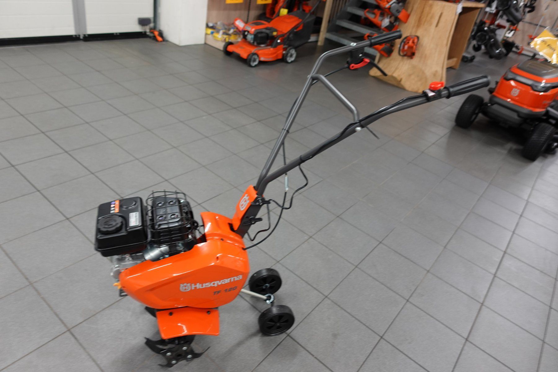 Tutte le macchine: Motorhacke TF120 Husqvarna – Nuovo e nell'imballaggio originale da Rüegsbach venduto da Garage3418
