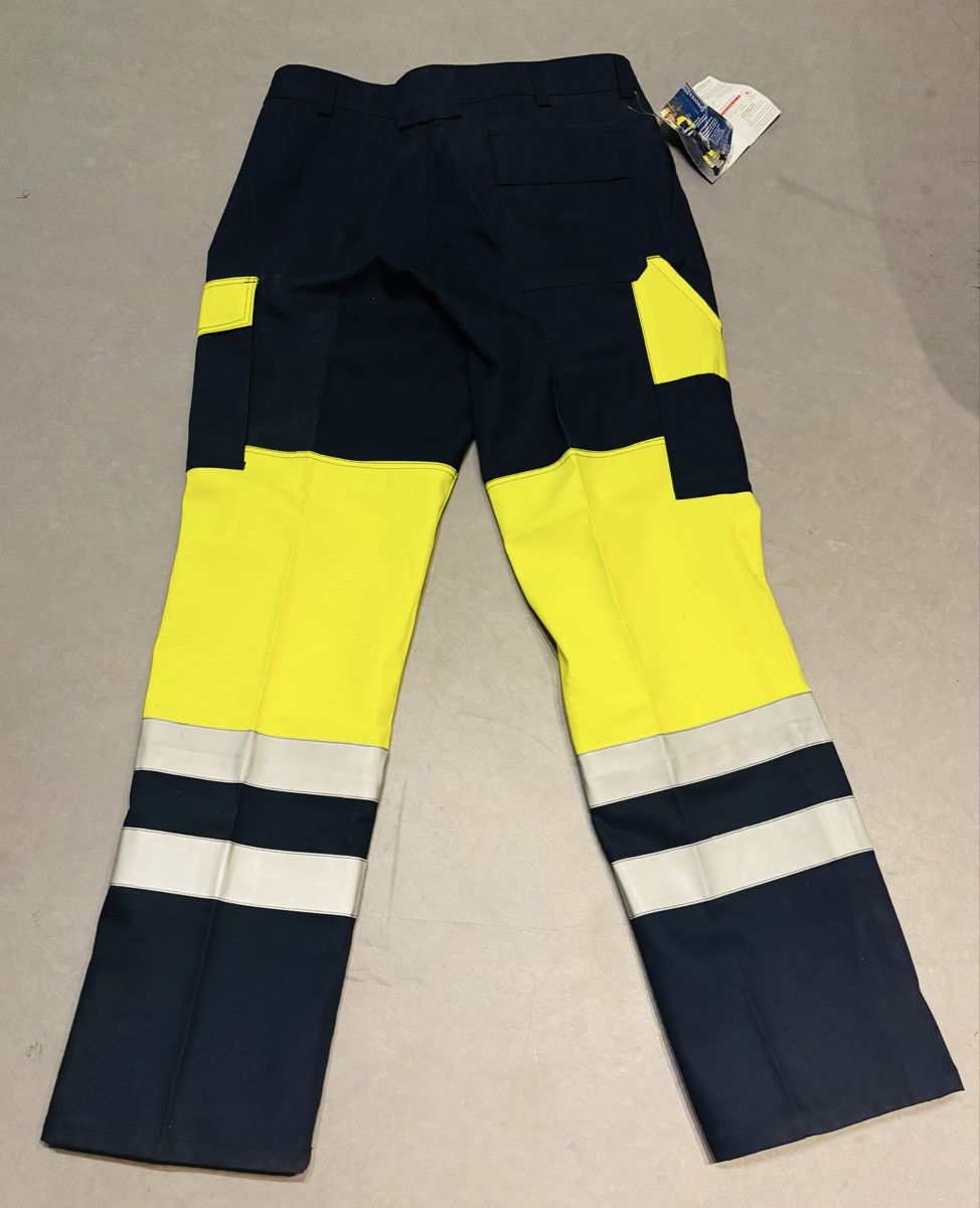 Pantaloni: Protex Warnschutz Bundhose Gr. 48 Neuwertig!! – Nuovo (secondo la descrizione) da Aarau venduto da Wolli85