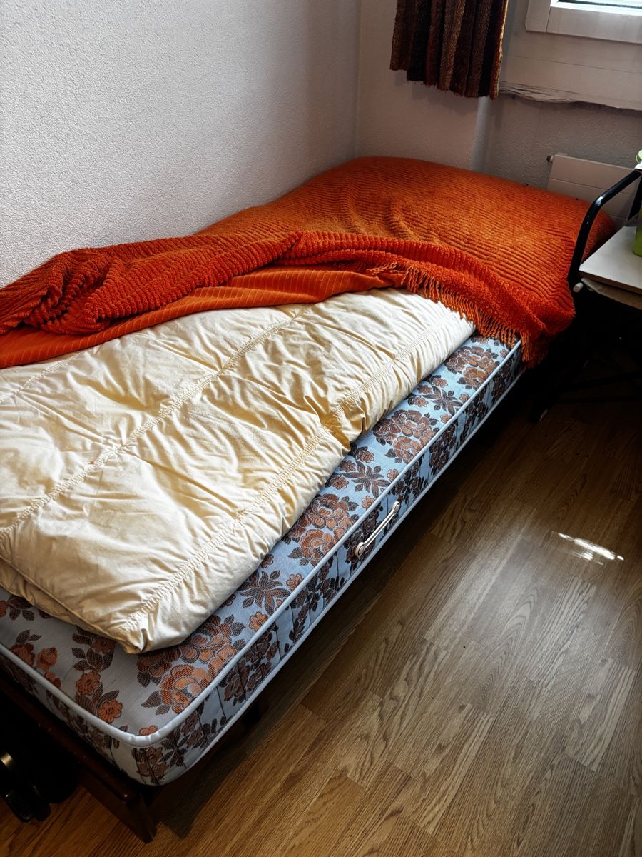 Lits: stabile Einzelbetten 90 × 200 cm – mit oder ohne Matratzen – D'occasion à Ittigen par brenner82 2